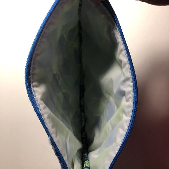 🛒 $8 - Vera Bradley Cosmetic Bag #2413 - Picture 4 of 4